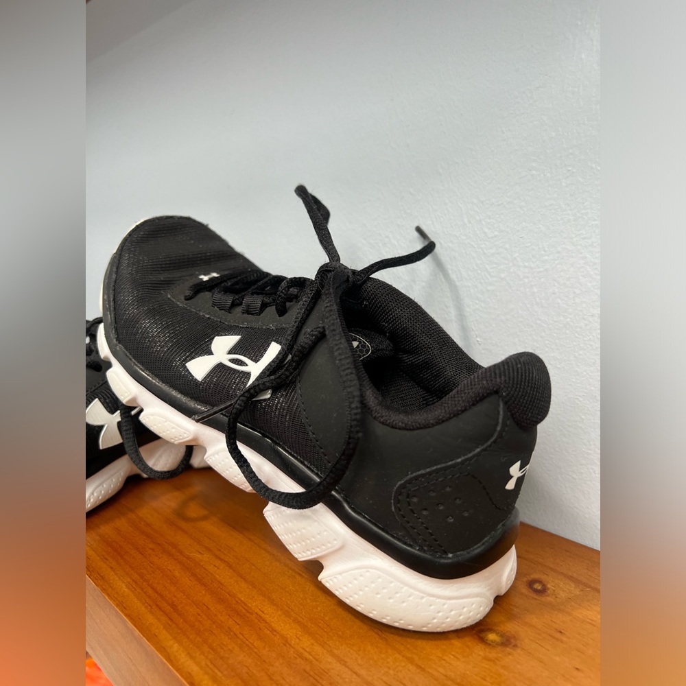 Under Armour Charged Assert Athletic Sneakers Wom… - image 3